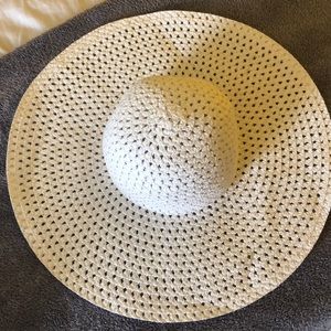 white sun hat